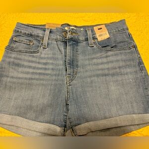 NWT Levi Mid Rise shorts! Look at pictures